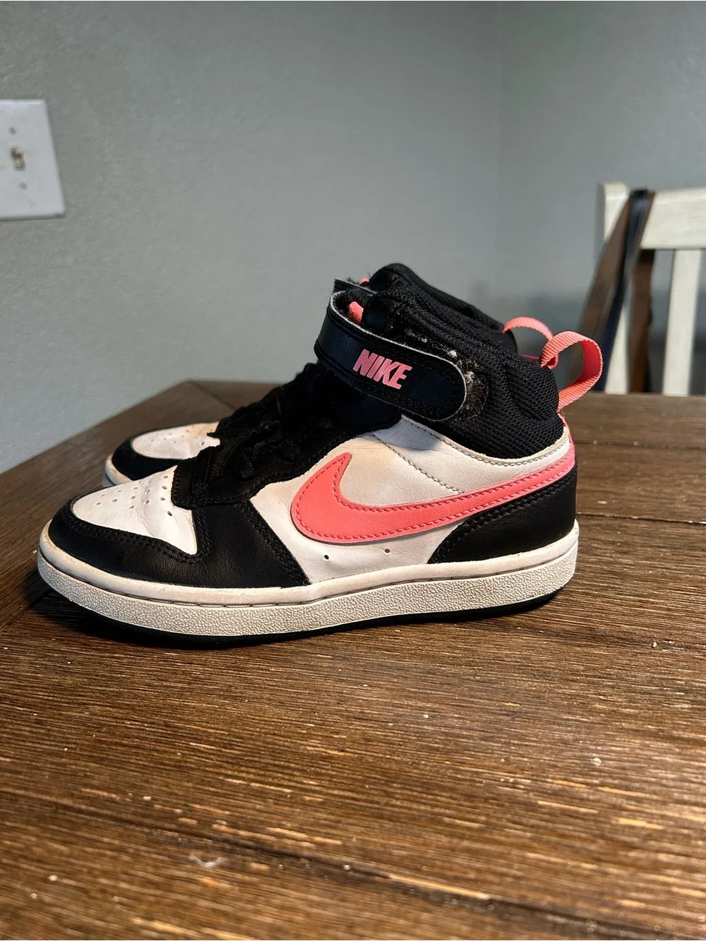 Nike kids court  Burough mid 2 size 12.5 unisex